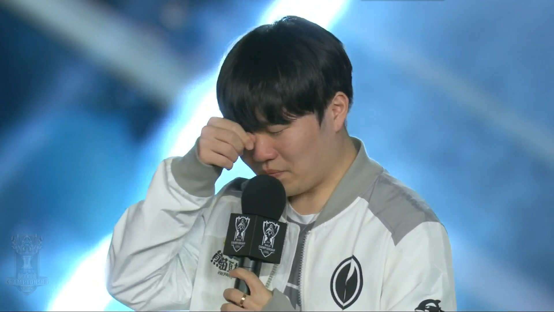 LPL携手全国13城影院举办观赛活动，8月30日16：00不见不散