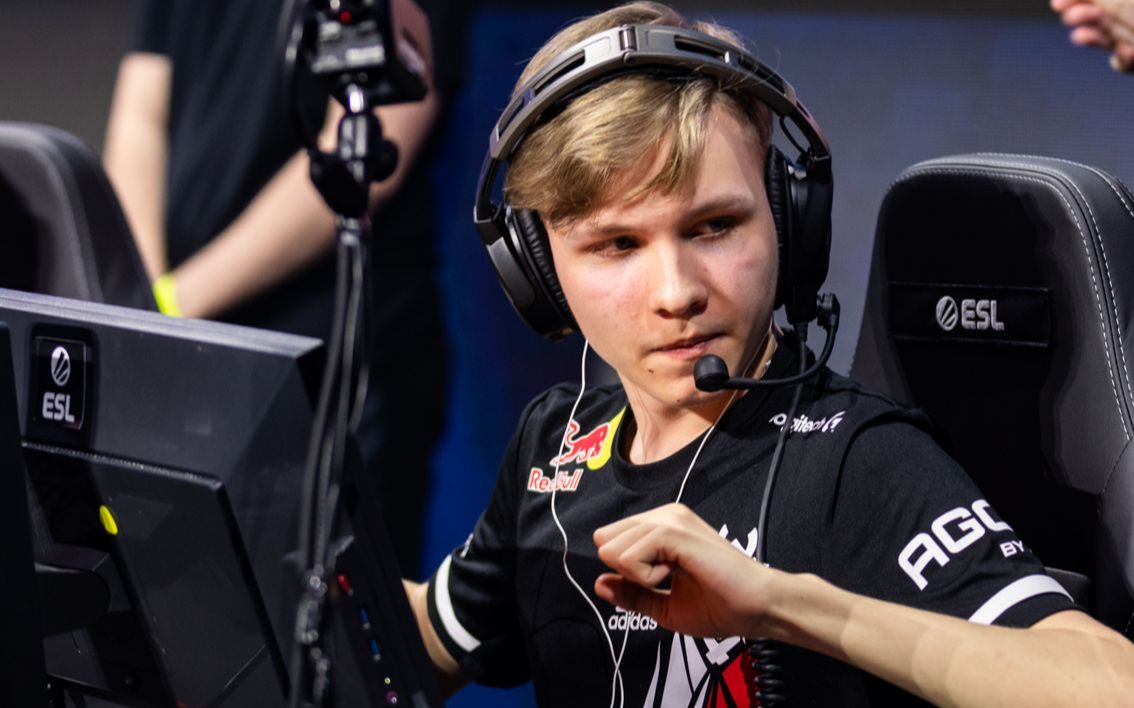 LPL海报大比拼：LNG集合打CALL RNG斗转星移